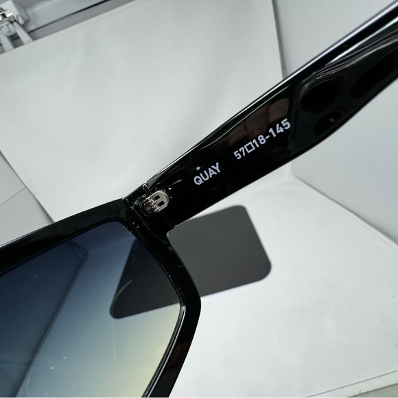 Quay australia GET IN LINE Black flat top shield sunglasses - Picture 6 of 12